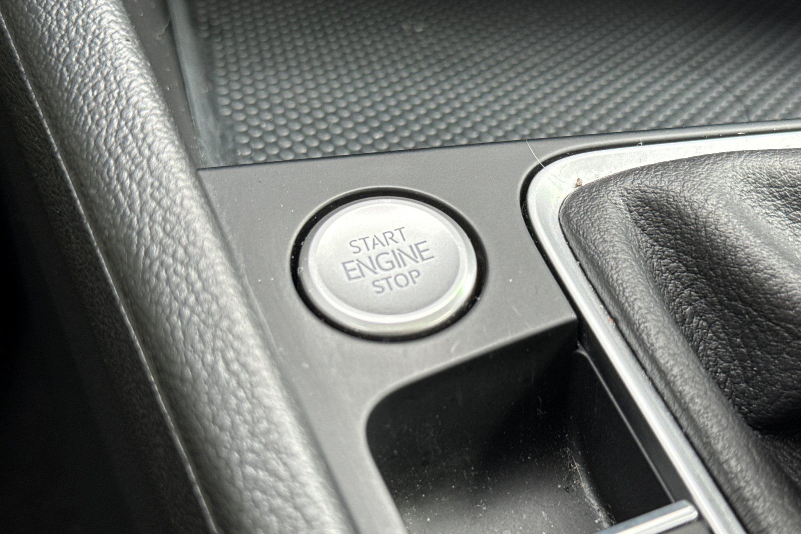 Used 2024 Volkswagen Jetta SE w/ Panoramic Sunroof Package FWD image 22