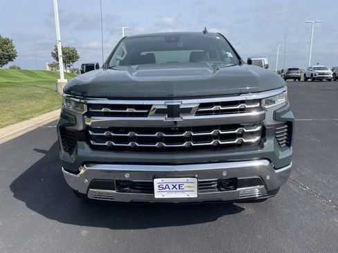 Used 2025 Chevrolet Silverado 1500 LTZ AWD/4WD image 8
