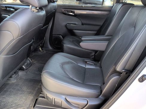 Used 2024 Toyota Highlander Limited AWD/4WD image 21
