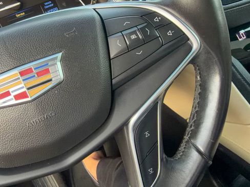 Used 2018 Cadillac XT5 FWD image 18