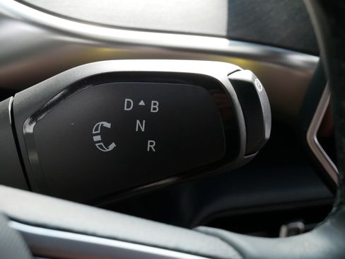 Certified 2025 Volkswagen ID. Buzz Pro S RWD image 30