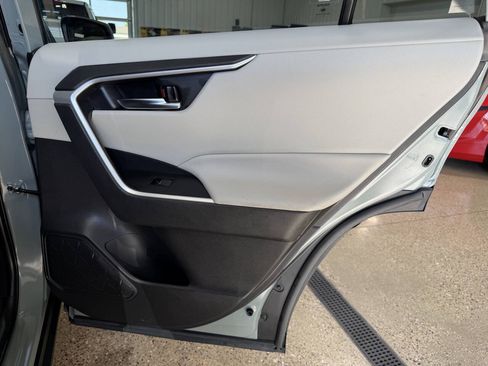 Used 2022 Toyota RAV4 XLE AWD/4WD image 27