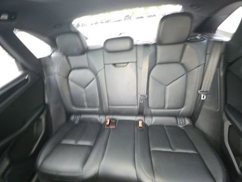 Used 2022 Porsche Macan image 25