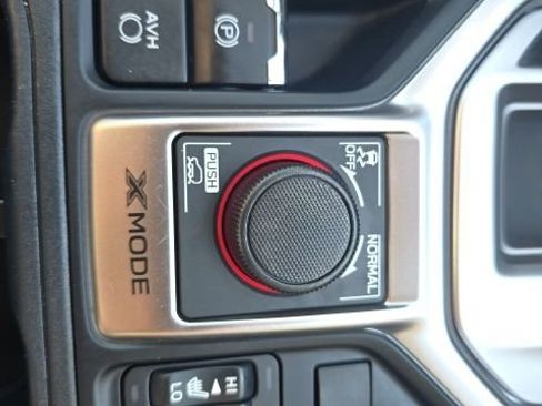 Used 2023 Subaru Forester Premium AWD/4WD image 16