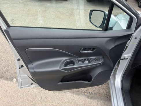 Used 2025 Nissan Versa SV FWD image 15