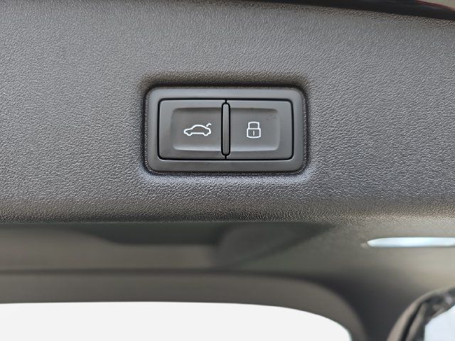 Used 2025 Audi Q5 Premium Plus w/ Premium Plus AWD/4WD image 17