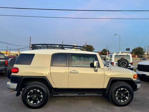 Used 2008 Toyota FJ Cruiser 4WD image 2