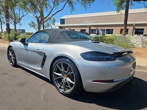 Used 2018 Porsche 718 Boxster S RWD image 12