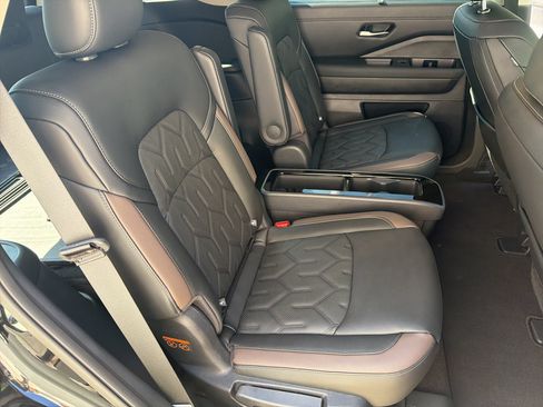 Used 2026 Nissan Pathfinder Platinum AWD/4WD image 24