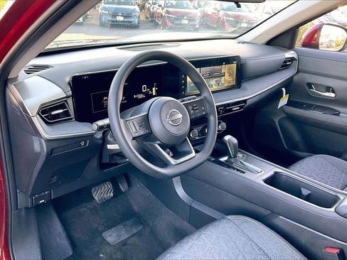 Used 2025 Nissan Kicks SV image 13