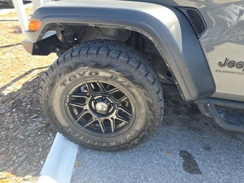 Used 2023 Jeep Gladiator Sport image 4