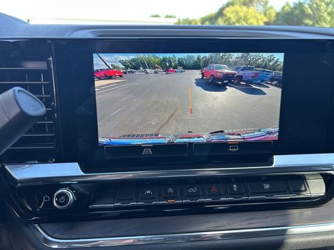 Used 2024 GMC Sierra 1500 SLT image 17