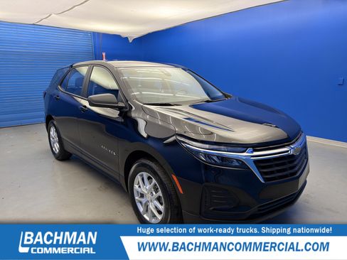 Used 2023 Chevrolet Equinox LS image 1
