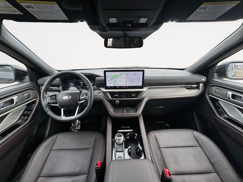 Used 2025 Ford Explorer Platinum w/ LUX Leather Package AWD/4WD image 13