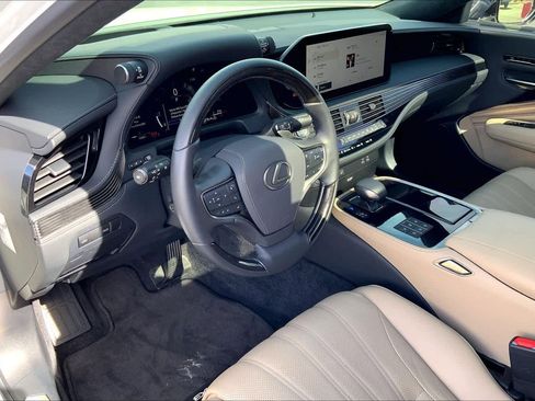 Used 2024 Lexus LS 500 w/ Interior Upgrade Package image 18