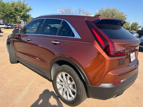 Used 2019 Cadillac XT4 Luxury w/ Cold Weather Package FWD image 4