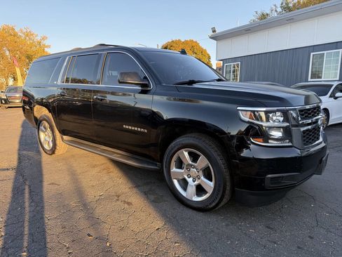 Used 2015 Chevrolet Suburban LT image 3