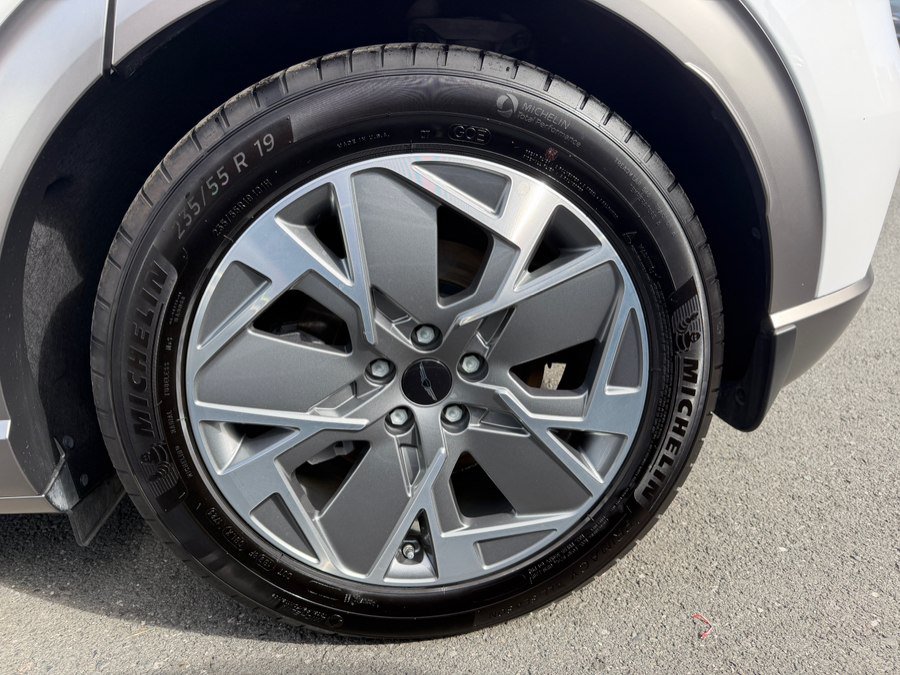 Used 2024 Genesis GV60 RWD image 57