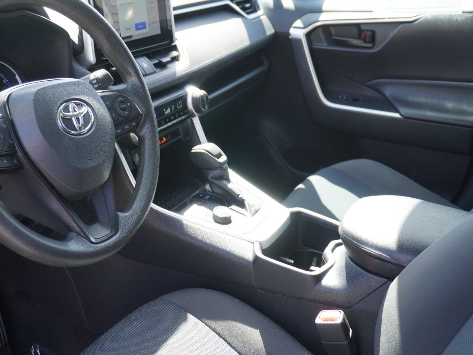 Used 2023 Toyota RAV4 LE AWD/4WD image 20