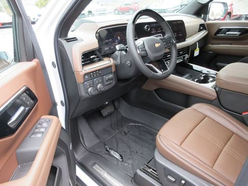 New 2026 Chevrolet Suburban High Country image 15