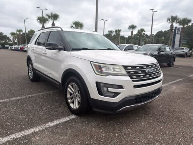 Used 2017 Ford Explorer XLT FWD image 6