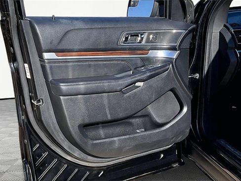 Used 2016 Ford Explorer Limited image 18