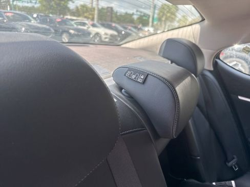 Used 2022 Genesis G70 2.0T RWD image 13