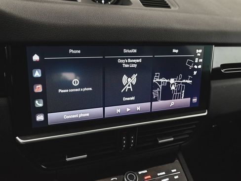 Used 2023 Porsche Cayenne AWD/4WD image 17