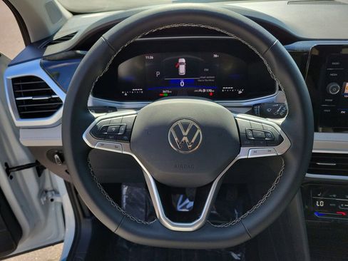 Certified 2025 Volkswagen Taos SE image 26