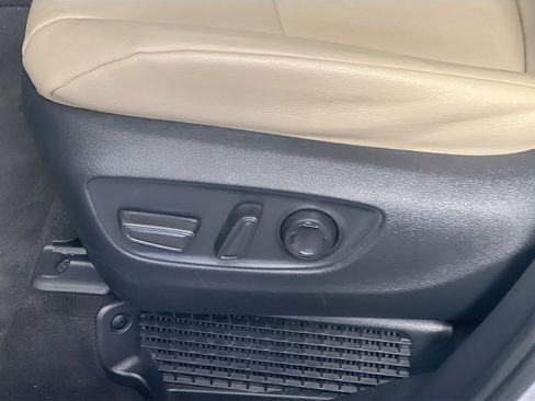 Used 2023 Toyota Sienna XLE FWD image 15