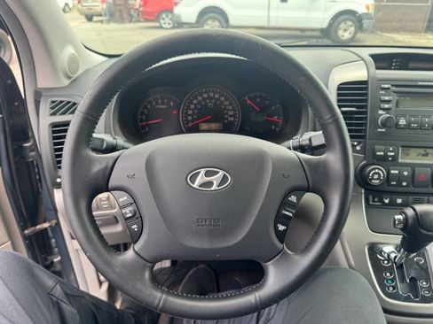 Used 2007 Hyundai Entourage GLS FWD image 10