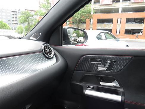 Used 2025 Mercedes-Benz GLA 250 4MATIC image 18