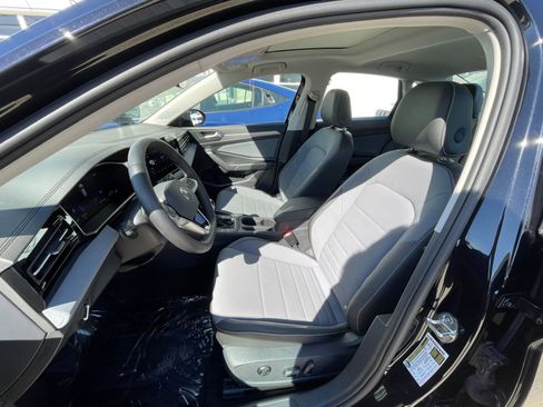 Used 2025 Volkswagen Jetta SE image 27