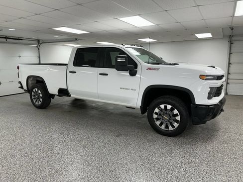 Used 2024 Chevrolet Silverado 2500 Custom w/ Custom Value Package AWD/4WD image 2