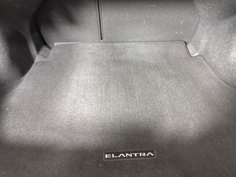 Used 2023 Hyundai Elantra Limited image 21