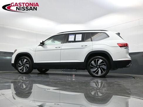 Used 2024 Volkswagen Atlas SE image 34