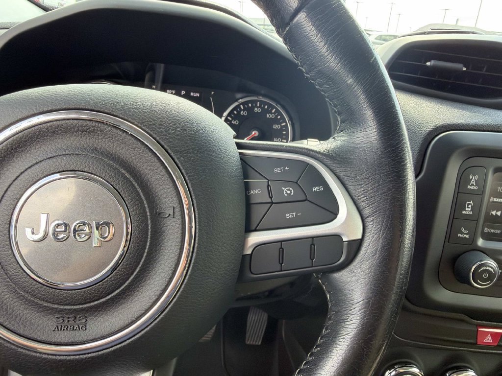 Used 2016 Jeep Renegade Latitude FWD image 25