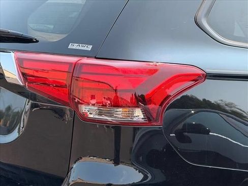 Used 2020 Mitsubishi Outlander ES AWD/4WD image 21