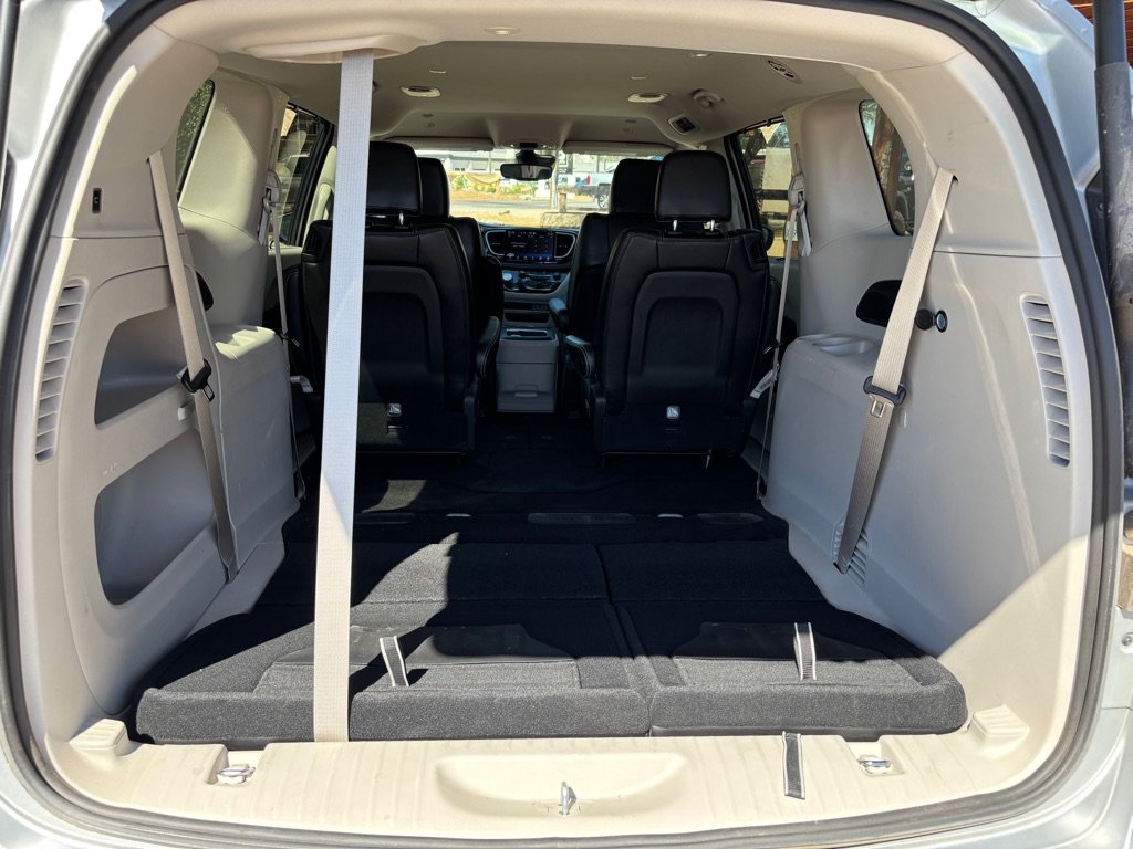 Used 2024 Chrysler Pacifica Touring-L AWD/4WD image 22