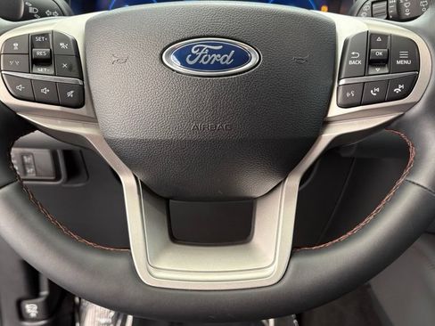 Used 2025 Ford Explorer Active AWD/4WD image 45
