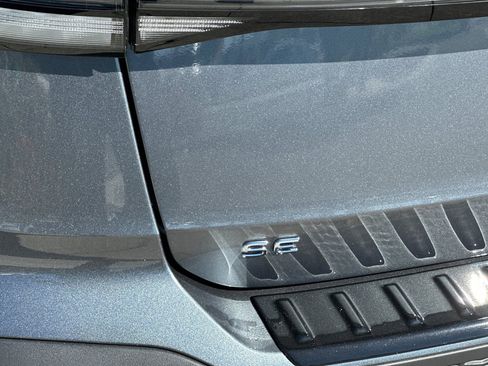 New 2026 Volkswagen Taos SE FWD image 7