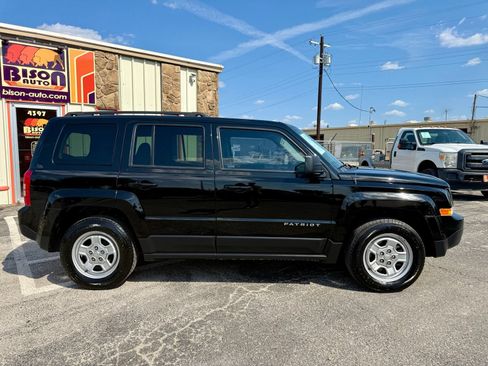 Used 2017 Jeep Patriot Sport w/ Power Value Group FWD image 2