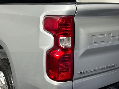 Used 2022 Chevrolet Silverado 1500 LT image 36
