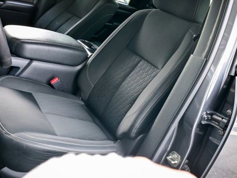 Used 2019 Nissan Titan SV w/ SV Convenience Package image 17