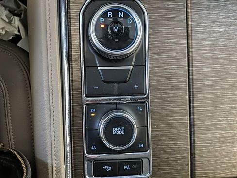 Used 2023 Ford Expedition Limited image 25