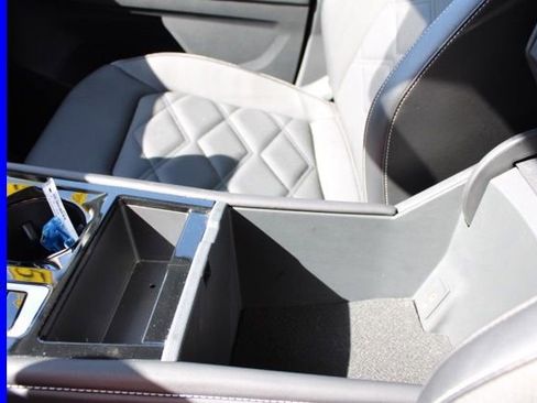 Used 2025 Volkswagen Atlas SE AWD/4WD image 43