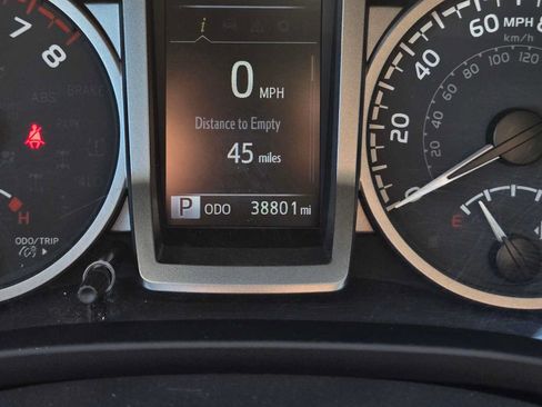 Used 2022 Toyota Tacoma SR5 w/ Black Out Package (TMS) AWD/4WD image 30