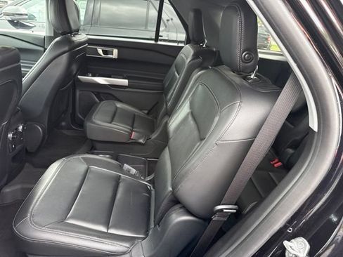 Used 2020 Ford Explorer XLT w/ Equipment Group 202A AWD/4WD image 9