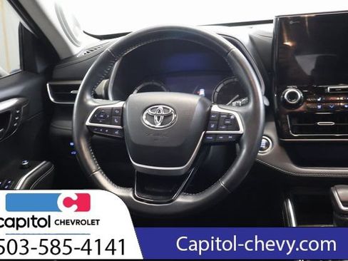 Used 2022 Toyota Highlander Limited AWD/4WD image 16