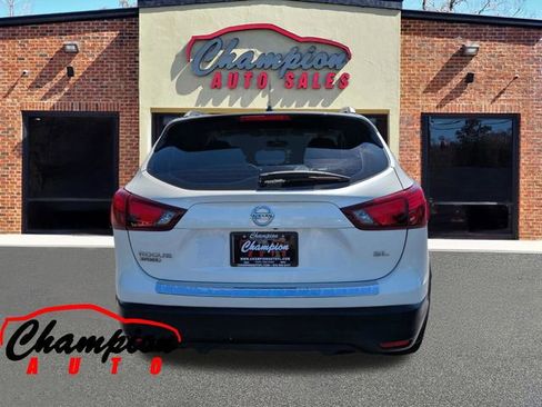 Used 2018 Nissan Rogue Sport SL FWD image 5